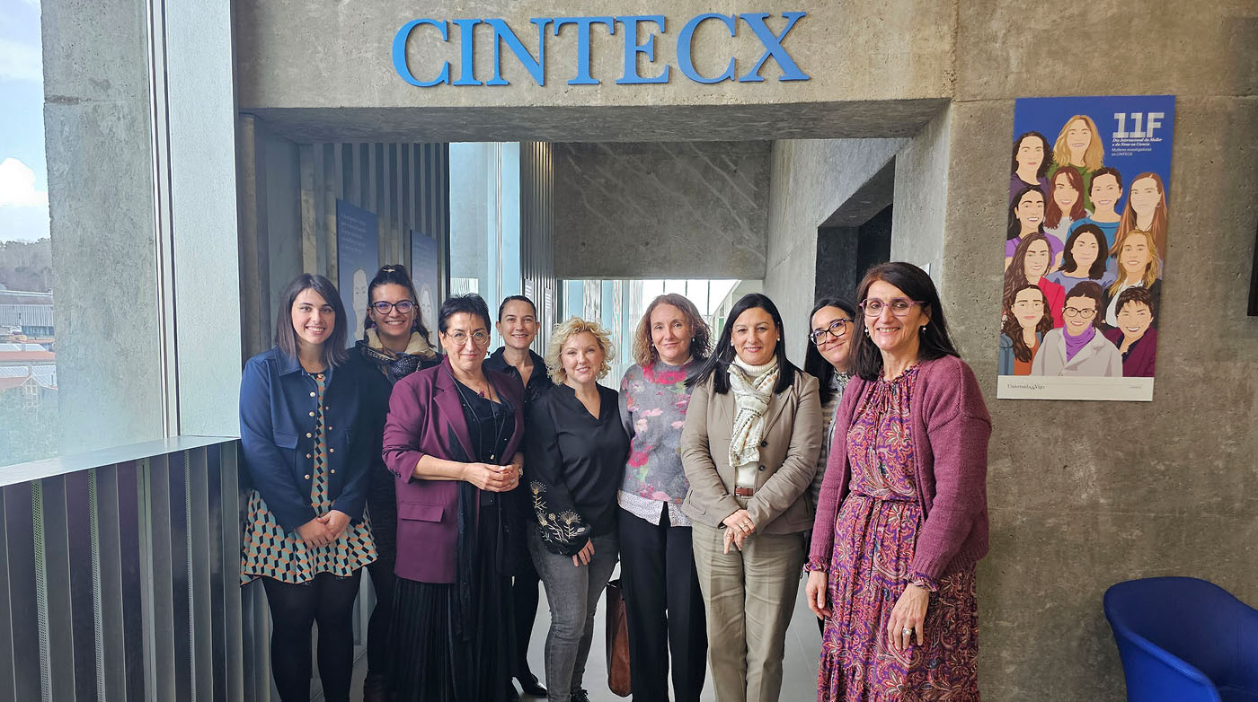 Foto de familia coa vicerreitora e a directora da Unidade de Igualdade 